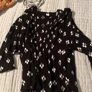 Black/white pattern quarter sleeve top